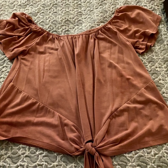 Off the shoulder shirt, super soft! Size MED - Picture 5 of 5